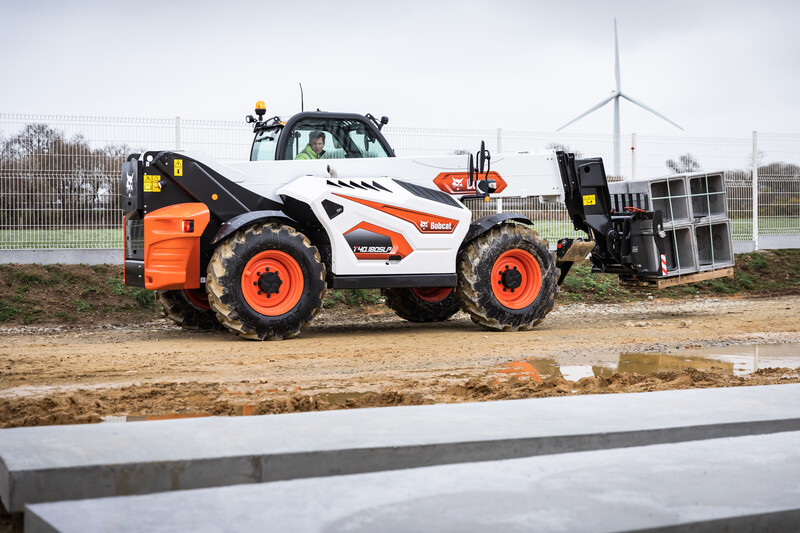 Uus Bobcat T40.180SLP on laos.